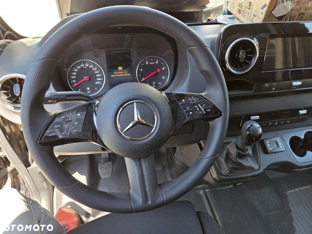 Mercedes-Benz Sprinter - 6