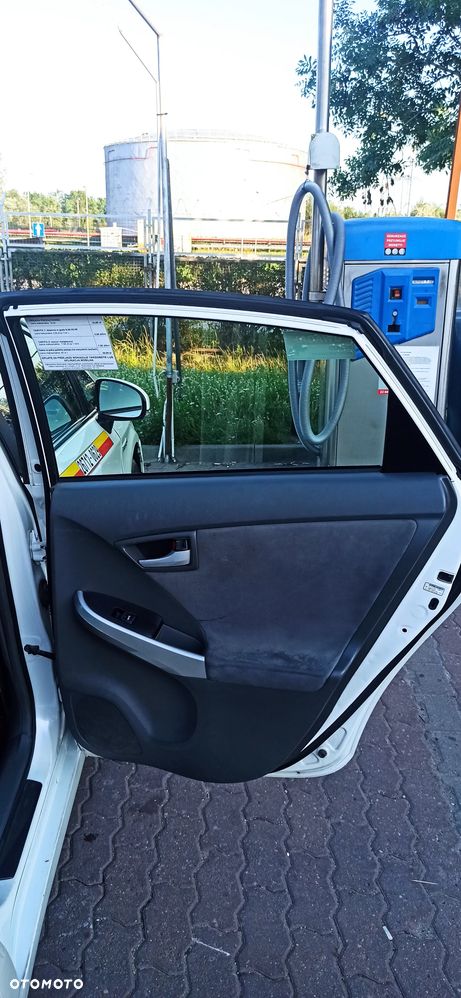 Toyota Prius 1.8 HSD Luna - 30