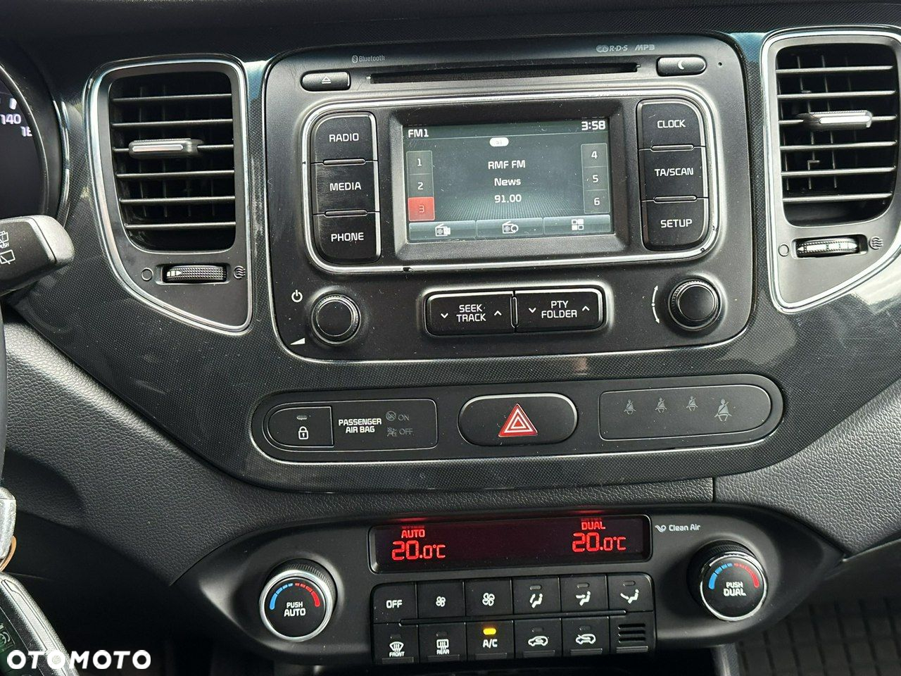 Kia Carens 1.6 GDI L - 23