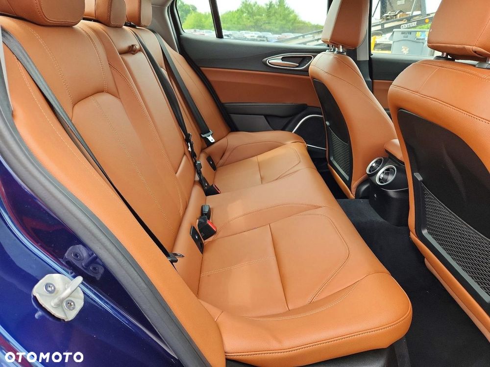 Alfa Romeo Giulia 2.0 Turbo TI Q4 - 10