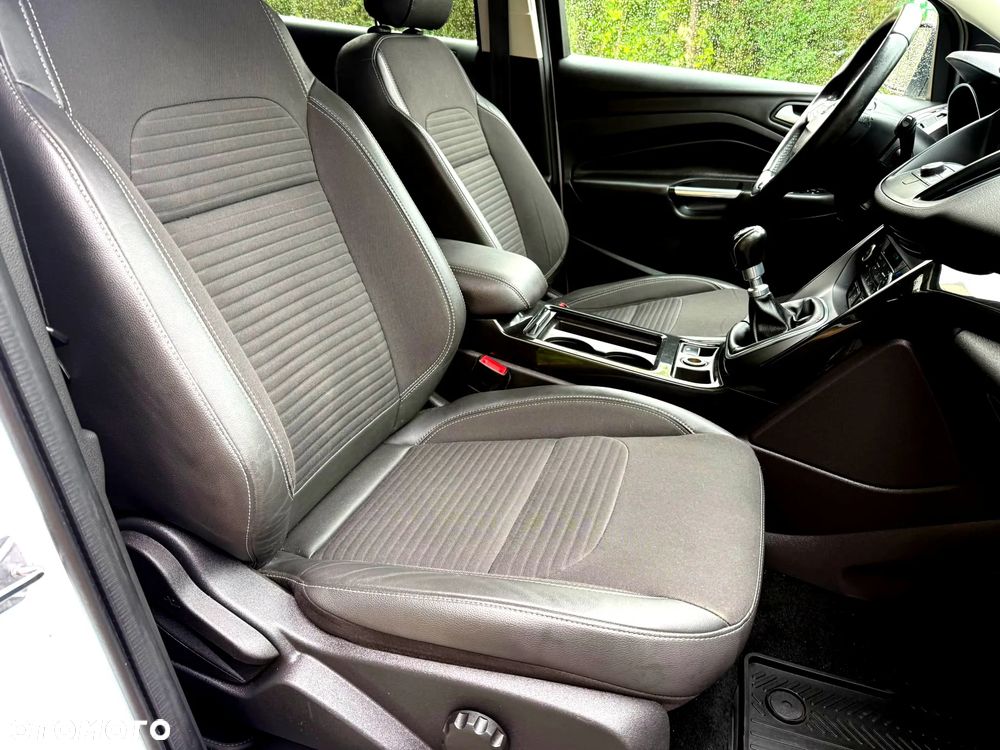 Ford Kuga 2.0 TDCi 2x4 Titanium - 8