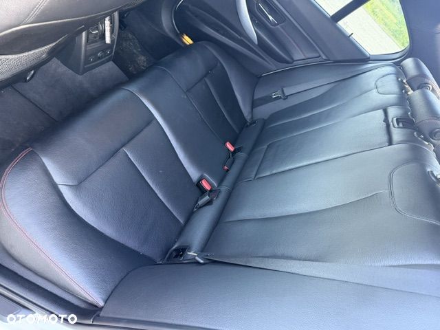 BMW Seria 3 328i Sport Line - 22