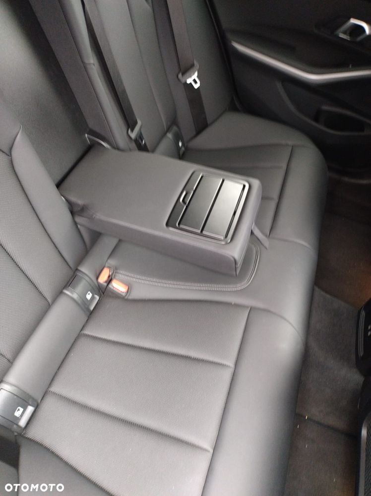 BMW Seria 3 316d MHEV Sport Line - 13