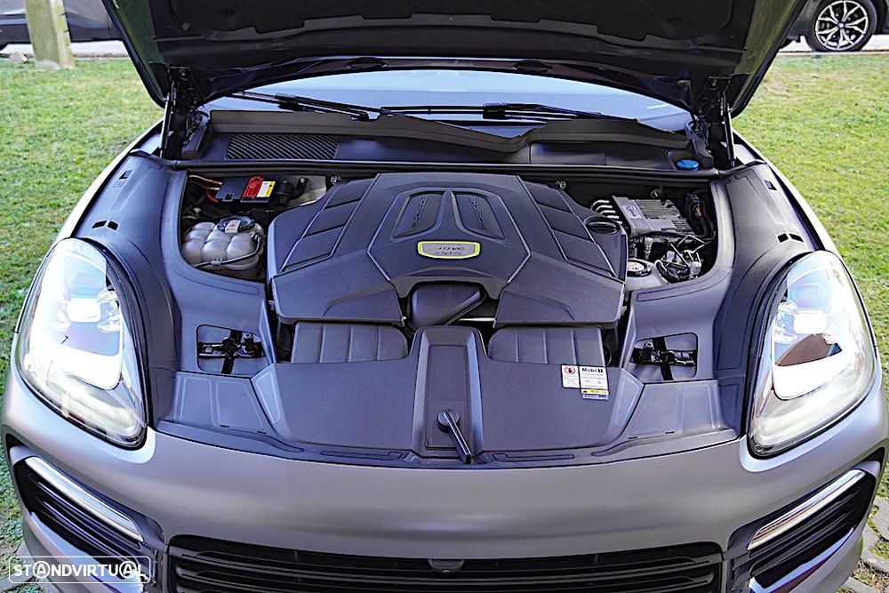 Porsche Cayenne Coupé E-Hybrid - 16