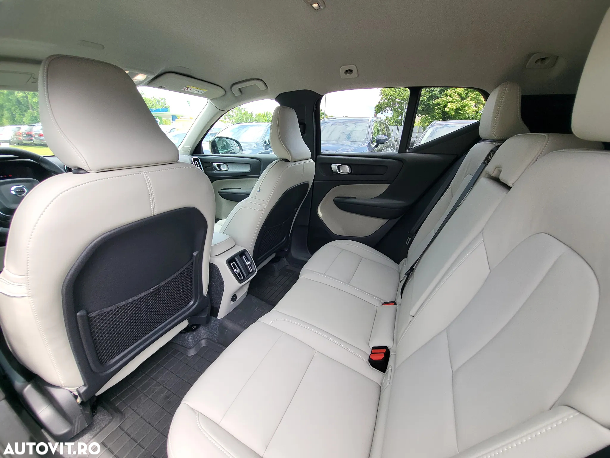 Volvo XC 40 B3 AT FWD MHEV Plus Dark - 18