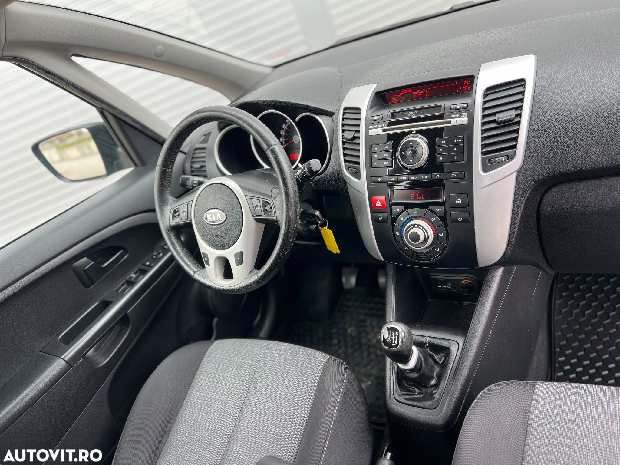 Kia Venga 1.6 CRDi 128 Black Collection - 9