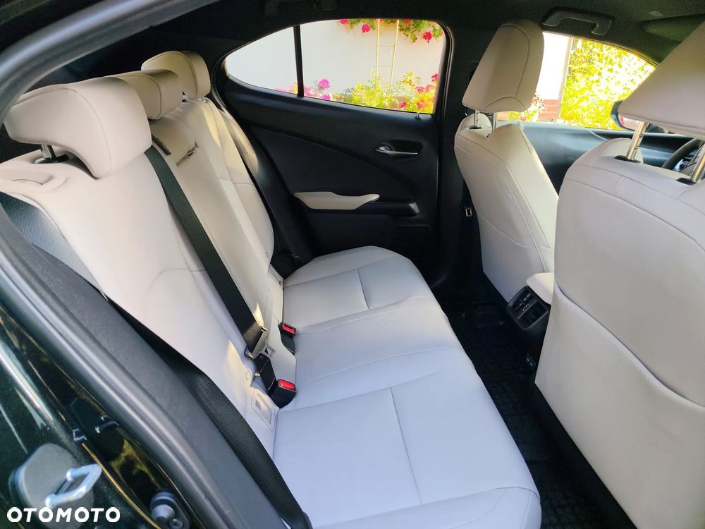 Lexus UX - 8