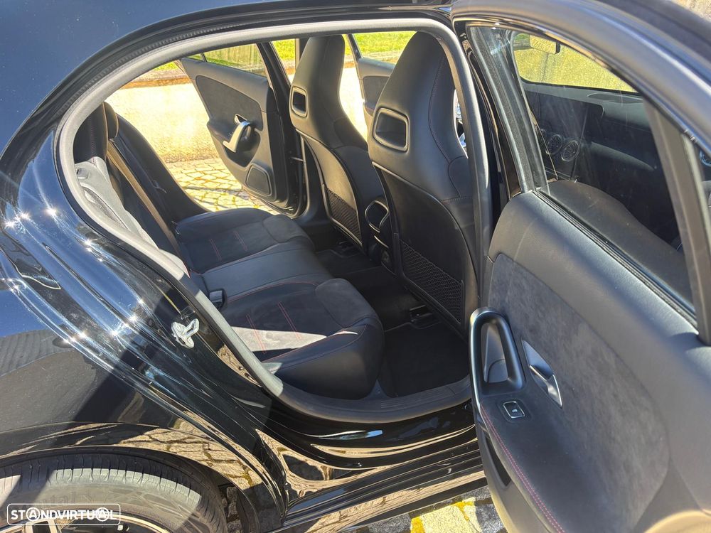 Mercedes-Benz A 250 e 8G-DCT AMG Line - 16