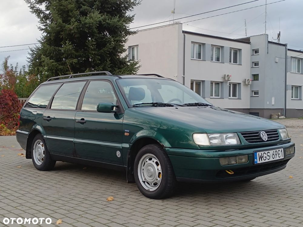 Volkswagen Passat - 1