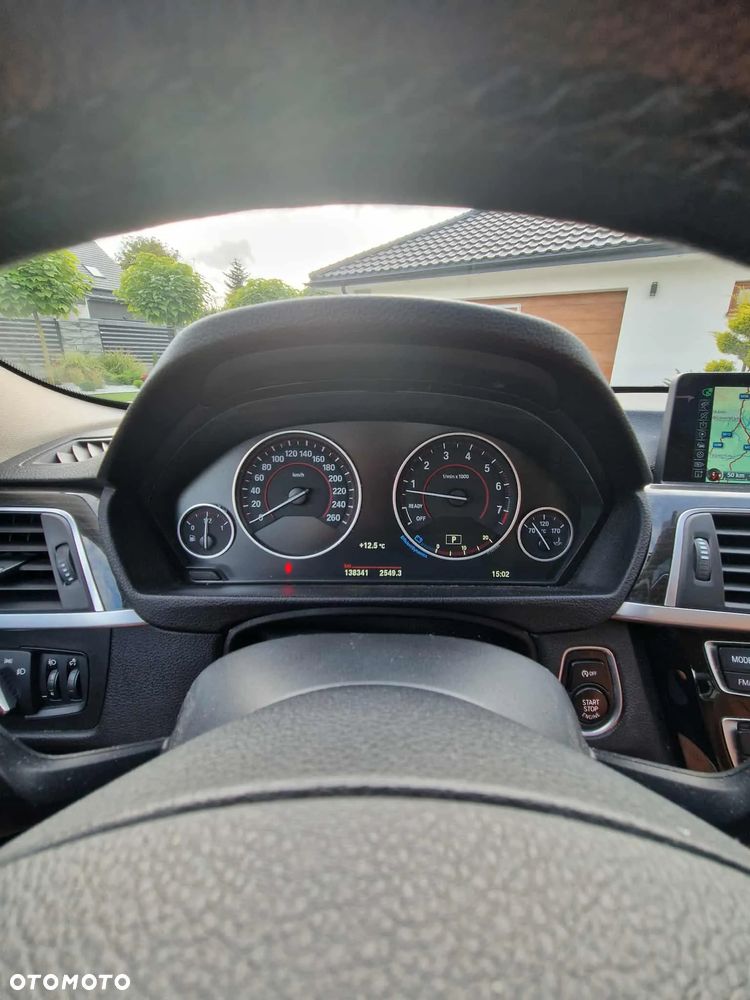 BMW Seria 3 320i xDrive Sport Line - 13