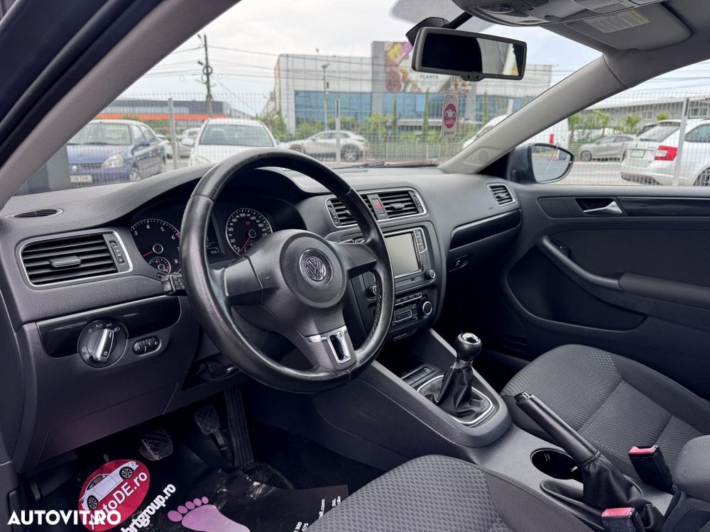 Volkswagen Jetta - 5