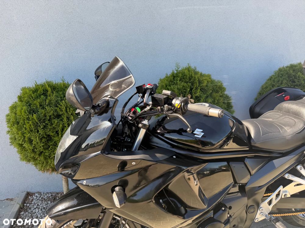 Suzuki GSX - 27