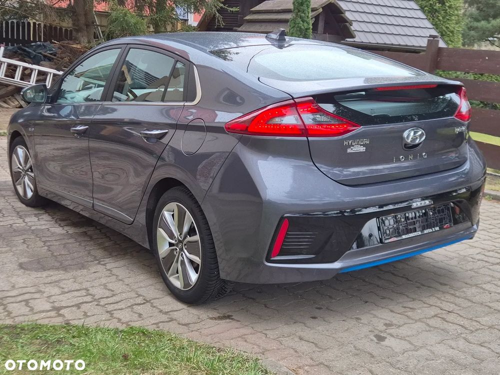 Hyundai IONIQ - 7