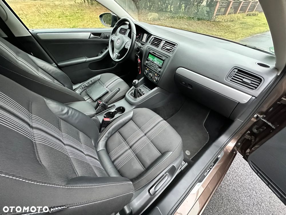 Volkswagen Jetta 1.4 TSI Match - 28