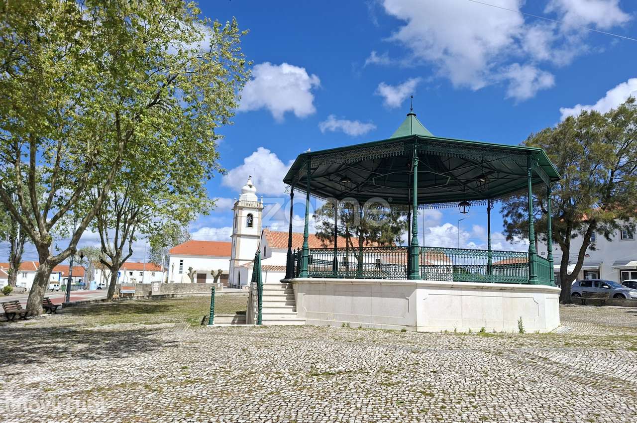 Prédio / Moradia Centenária no Coração de São João das Lampas - Grande imagem: 5/18