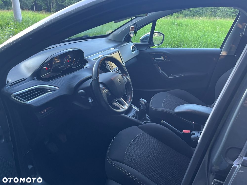 Peugeot 208 - 11