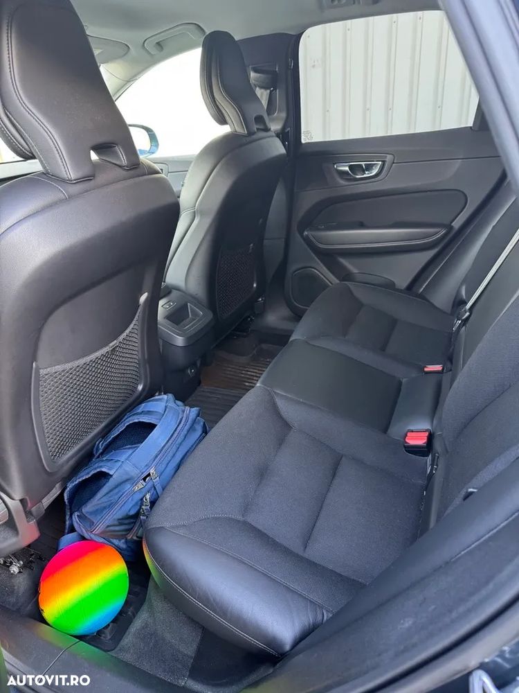 Volvo XC 60 B4 MHEV AWD Momentum Pro - 6