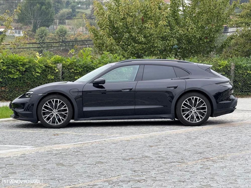 Porsche Taycan Cross Turismo 4S - 28