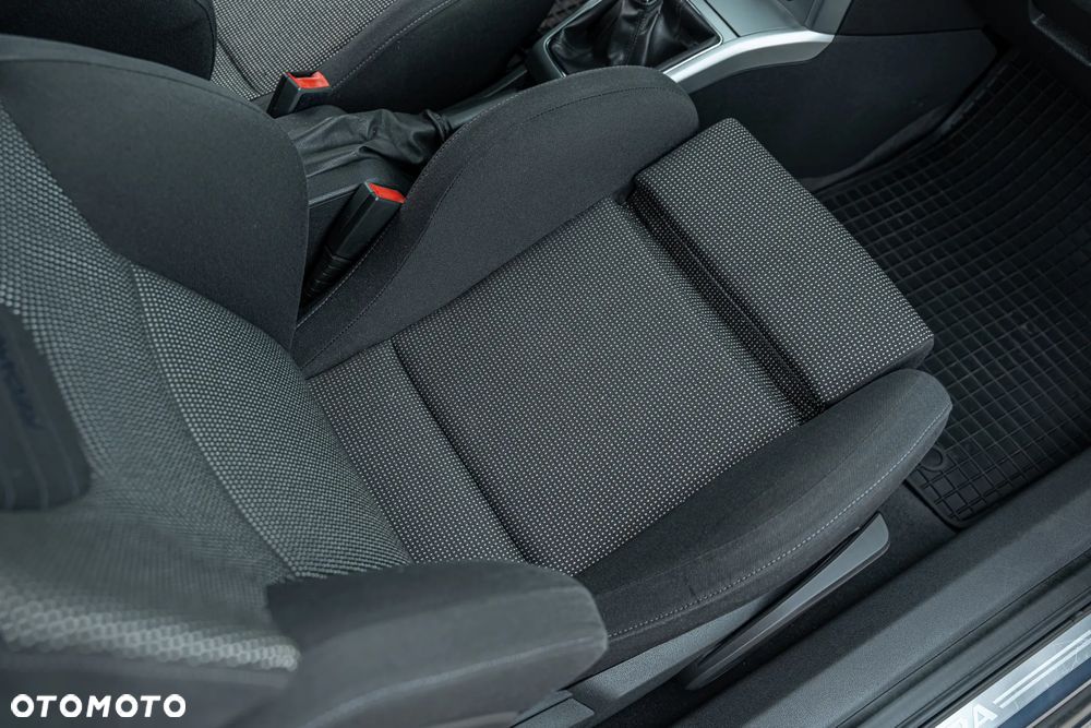 Opel Astra GTC 1.8 Sport - 22