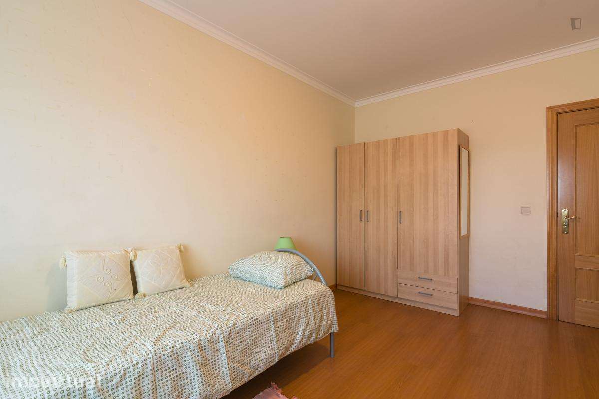 Quarto - localizado em Caparica Lisbon - Grande imagem: 4/33