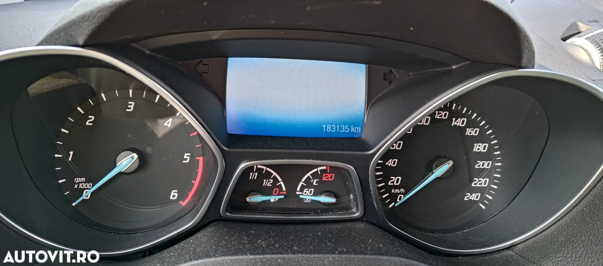 Ford Kuga 2.0 TDCi 2x4 Titanium - 4