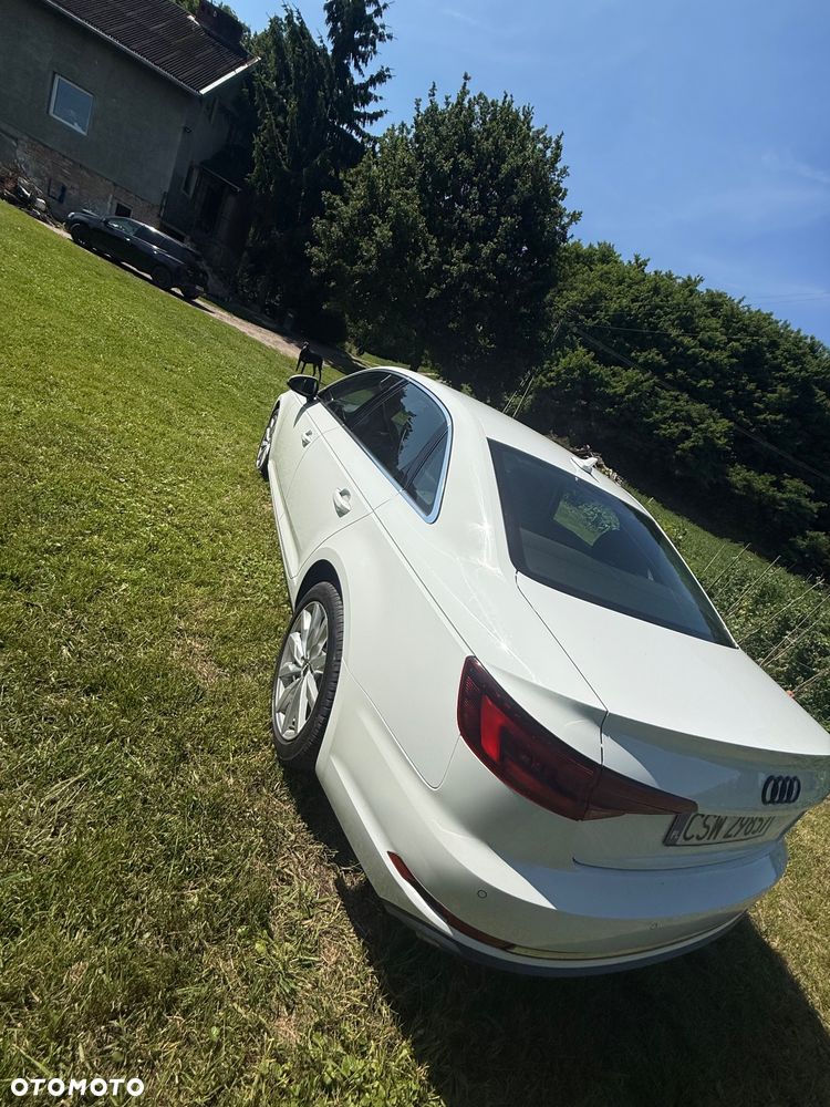 Audi A4 Limousine - 8