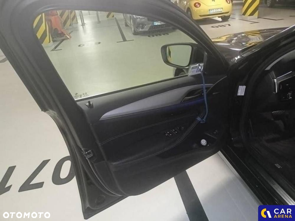 BMW Seria 5 530i xDrive - 38