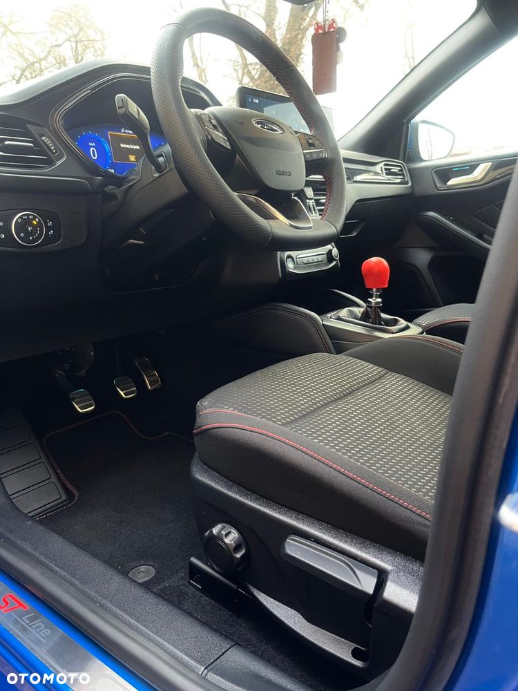 Ford Focus 1.0 EcoBoost ST-Line X - 24