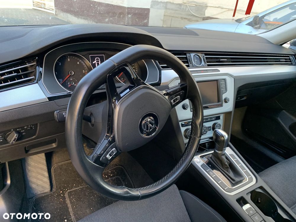 Volkswagen Passat - 13