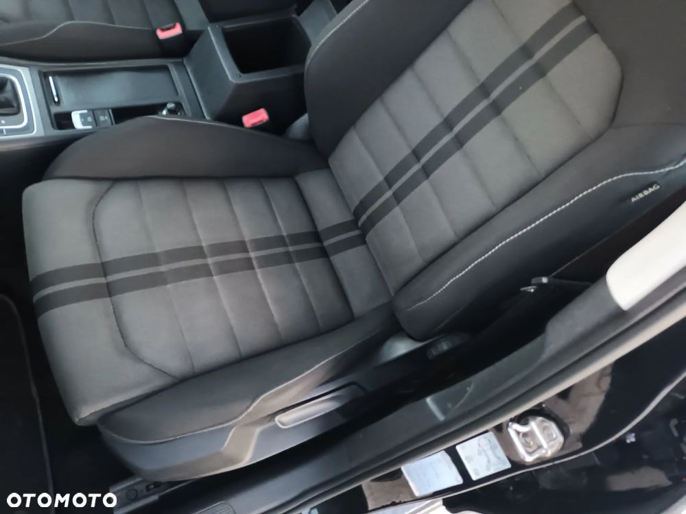 Volkswagen Golf 2.0 BlueTDI DSG Comfortline - 17