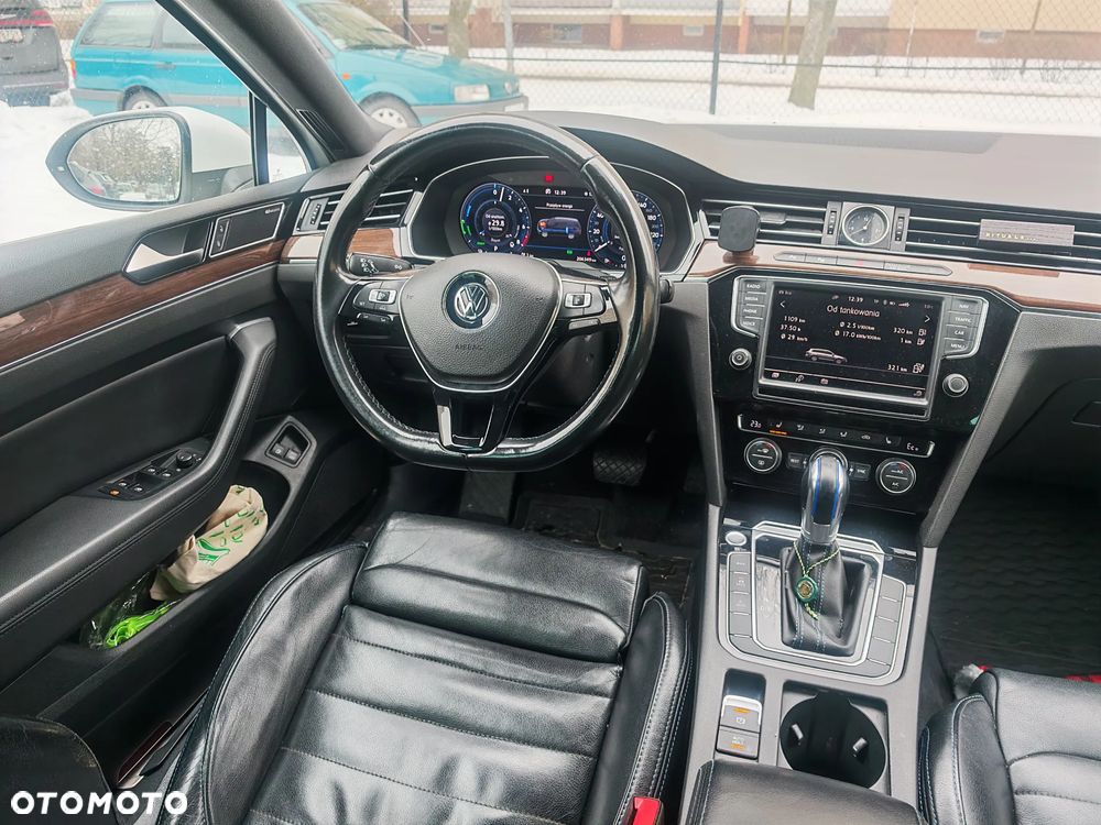 Toyota Prius 1.8 HSD Prestige - 6