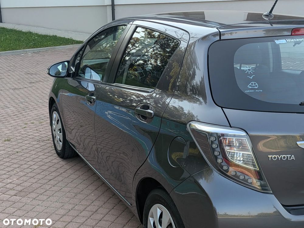 Toyota Yaris Hybrid 100 Premium - 12