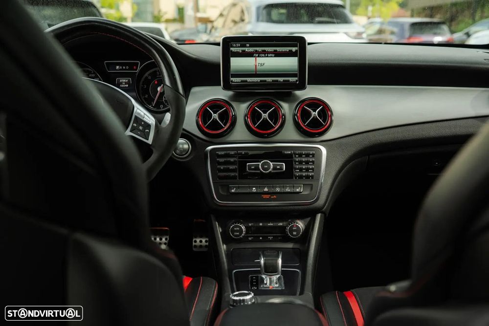 Mercedes-Benz GLA 45 AMG - 15