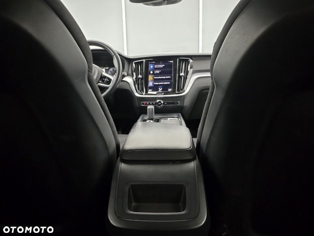 Volvo V60 Cross Country - 23