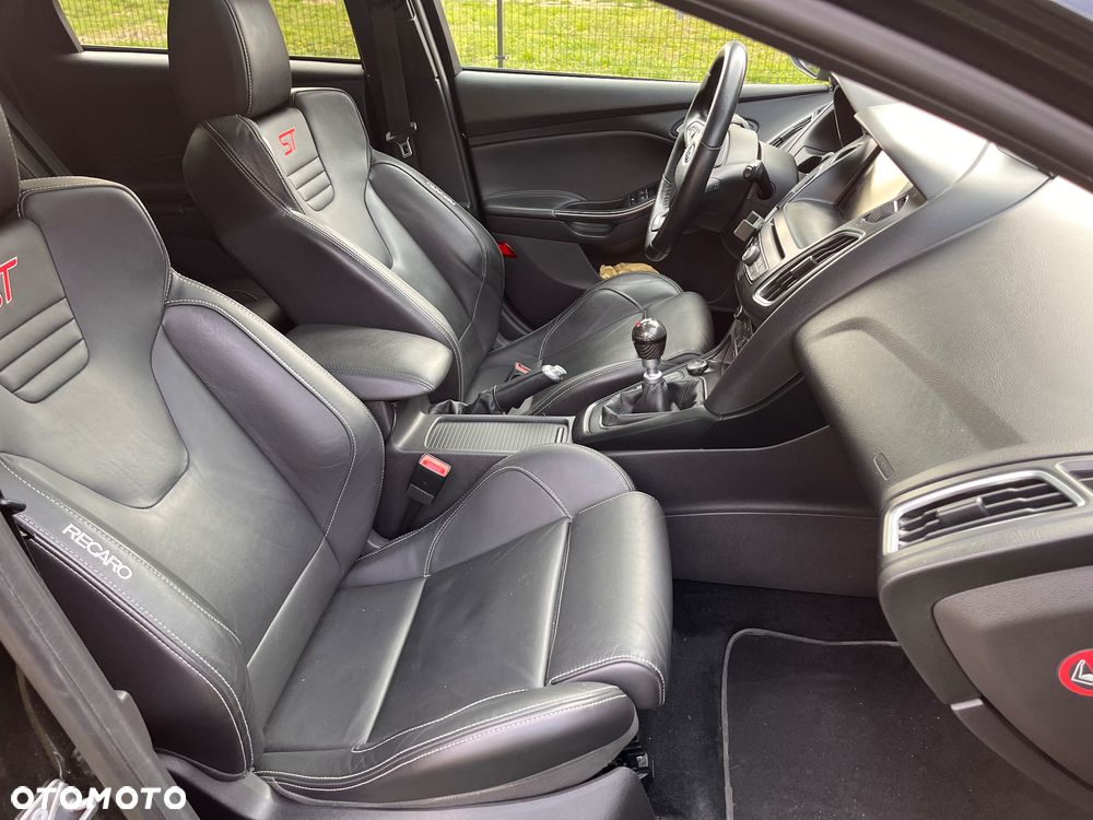 Ford Focus 2.0 EcoBoost ST - 12