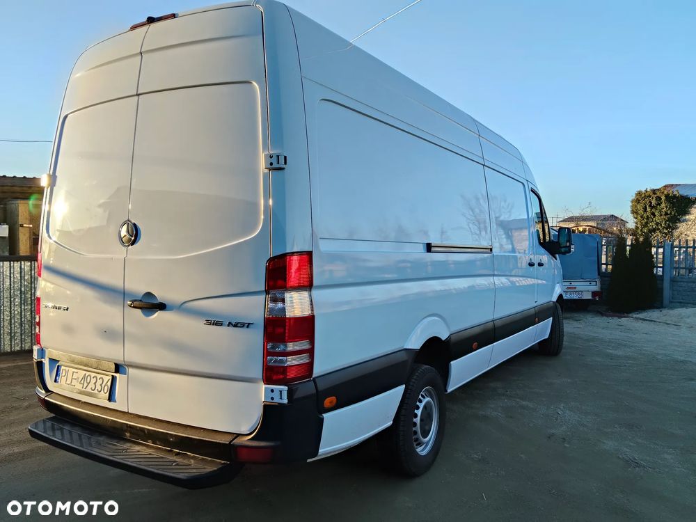 Mercedes-Benz Sprinter - 11