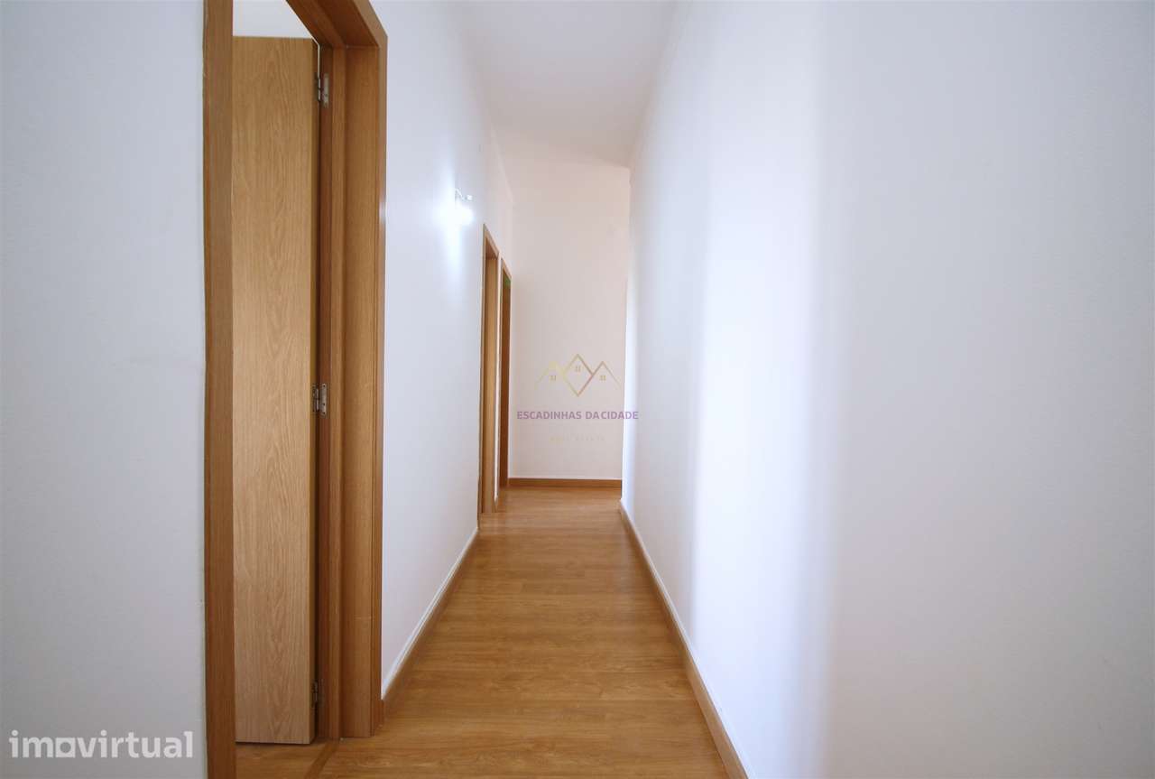 T4 com 100 m² nas Mercês  luminosidade e excelente localização - Grande imagem: 4/23