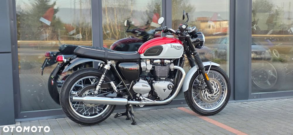Triumph Bonneville - 4