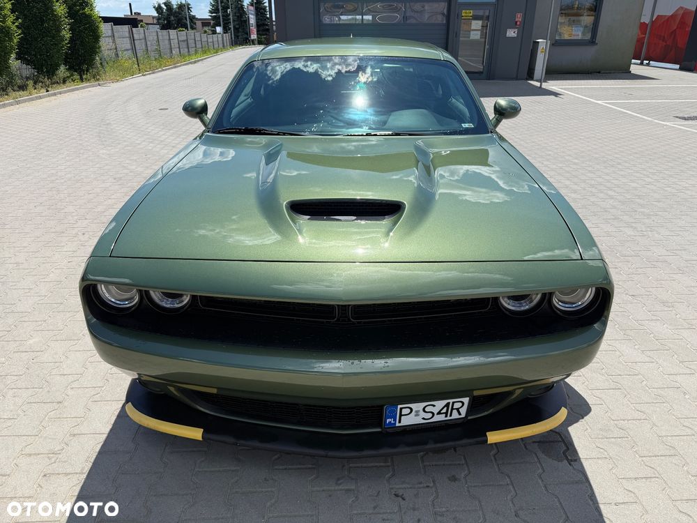 Dodge Challenger - 2