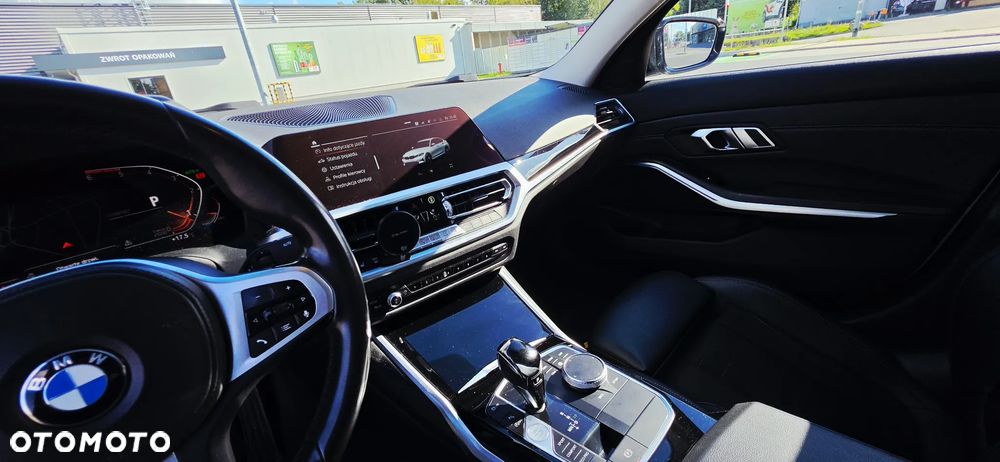 BMW Seria 3 320d M Sport - 12