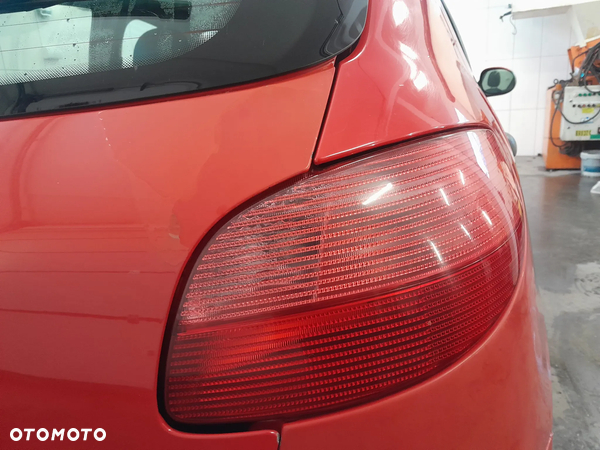 PEUGEOT 206 LAMPA PRAWA TYLNA PRAWY TYŁ