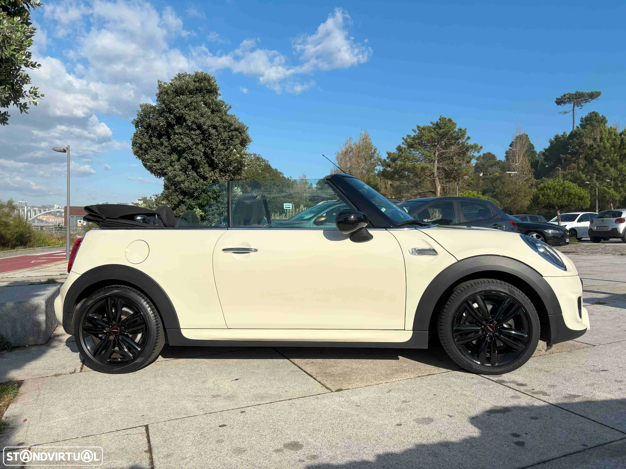 MINI Cabrio Cooper Auto - 11