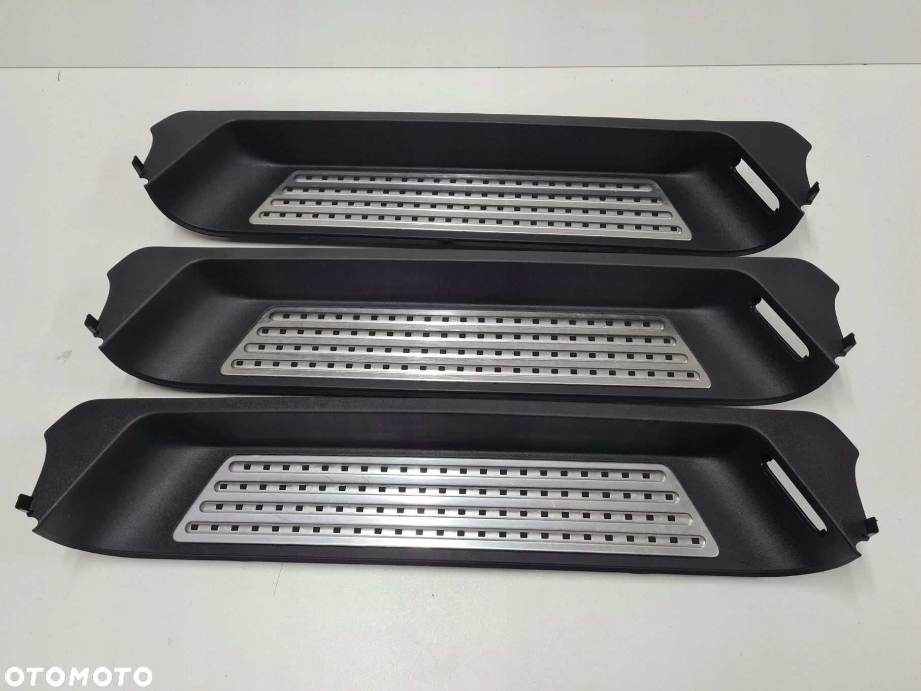 VW T6 CARAVELLE stopień próg drzwi przesuwnych PRAWY CHROM 7E5863725 - 1