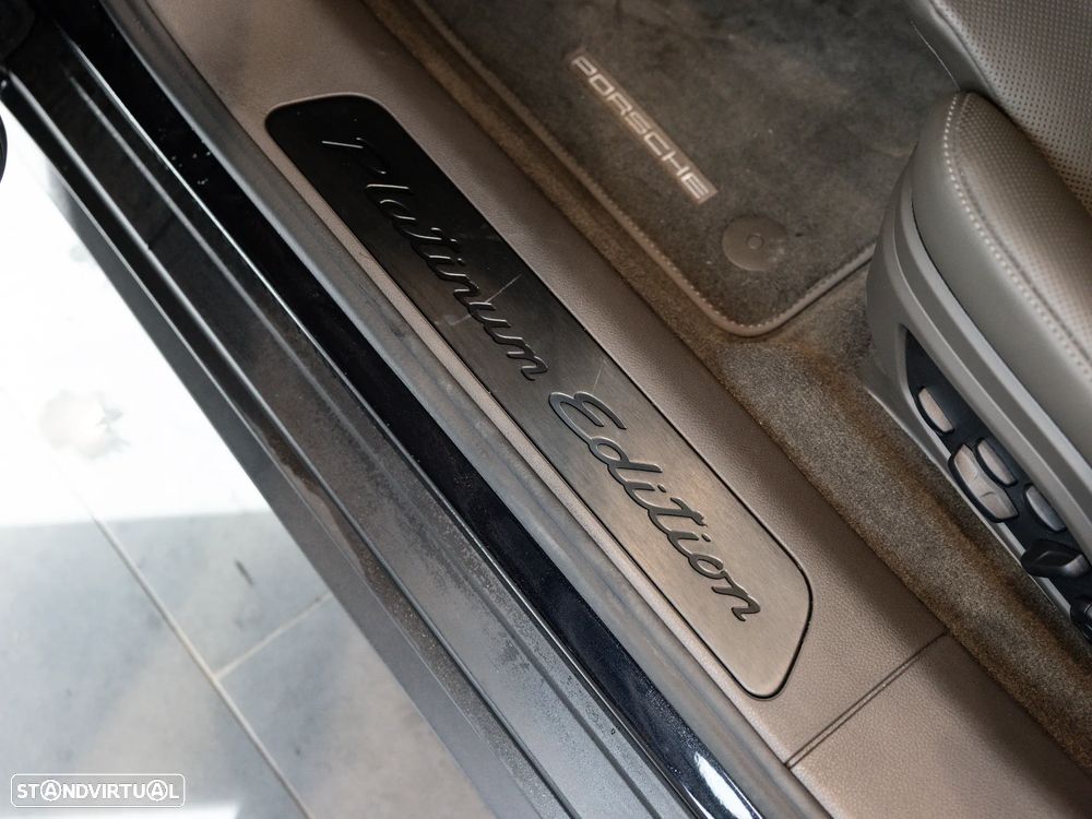 Porsche Panamera 4 E-Hybrid Platinum Edition - 44