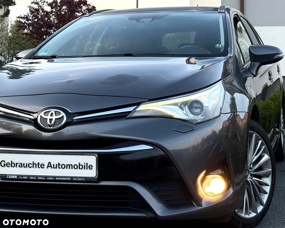 Toyota Avensis Touring Sports 1.8 Executive - 1