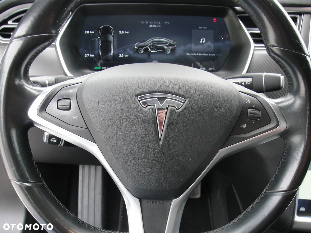 Tesla Model S - 12