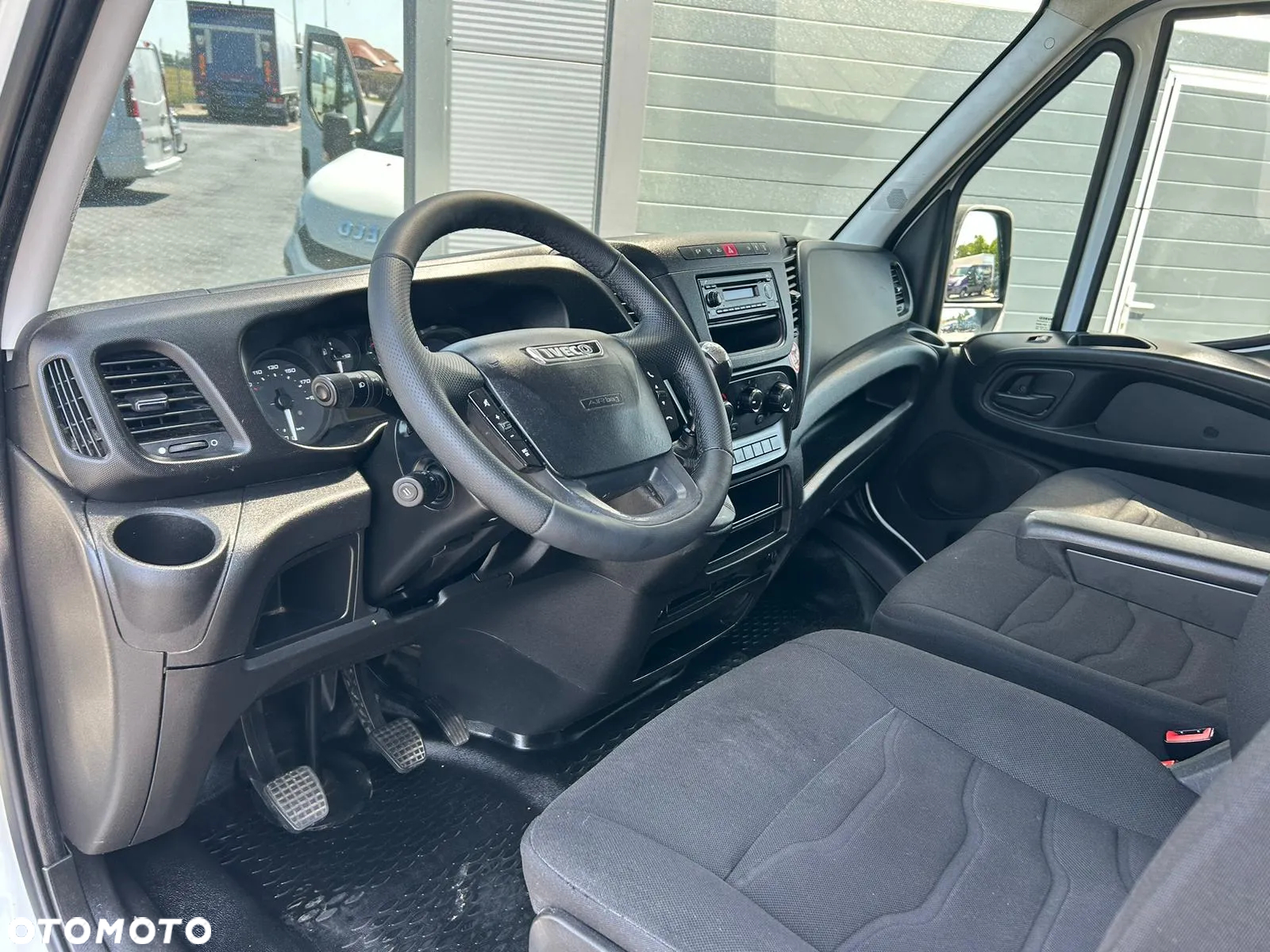 Iveco Daily 35C15 3.0 HPI Kontener 8 palet + winda 750kg + drzwi boczne **Niski przebieg**KLIMA**Serwis**Sprowadzony**Bez AdBlue** - 8