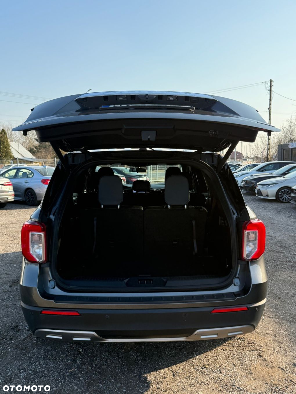 Ford Explorer - 16