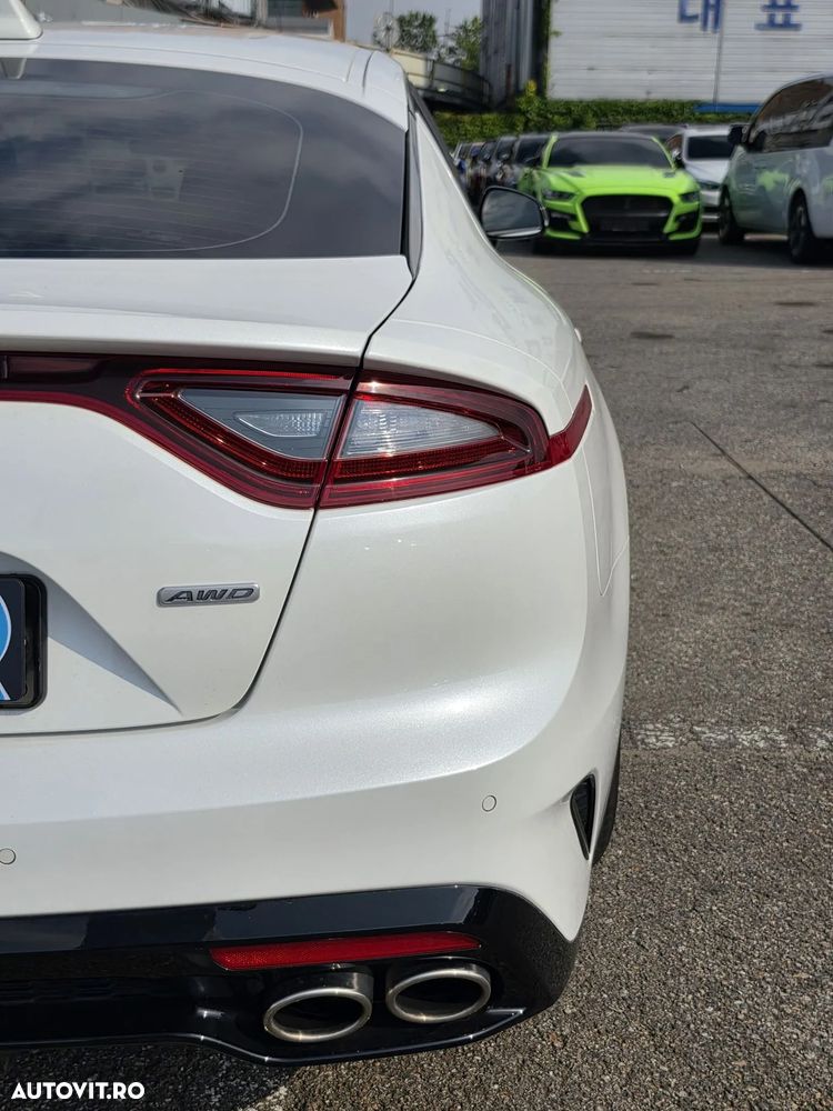 Kia Stinger - 11