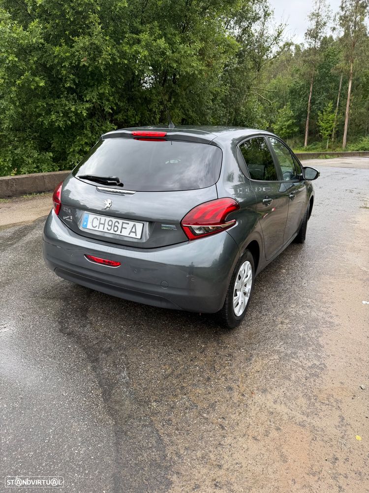 Peugeot 208 1.2 VTi SE Style - 3